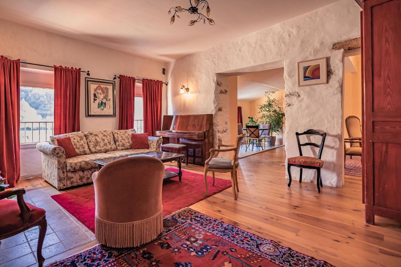Sundrenched Relais De Poste In Serdinya Dış mekan fotoğraf