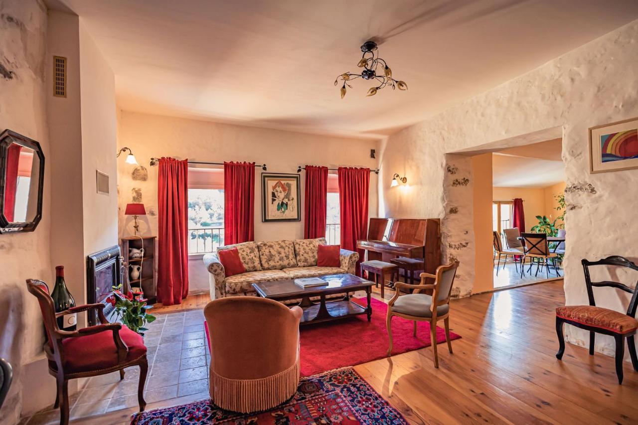 Sundrenched Relais De Poste In Serdinya Dış mekan fotoğraf