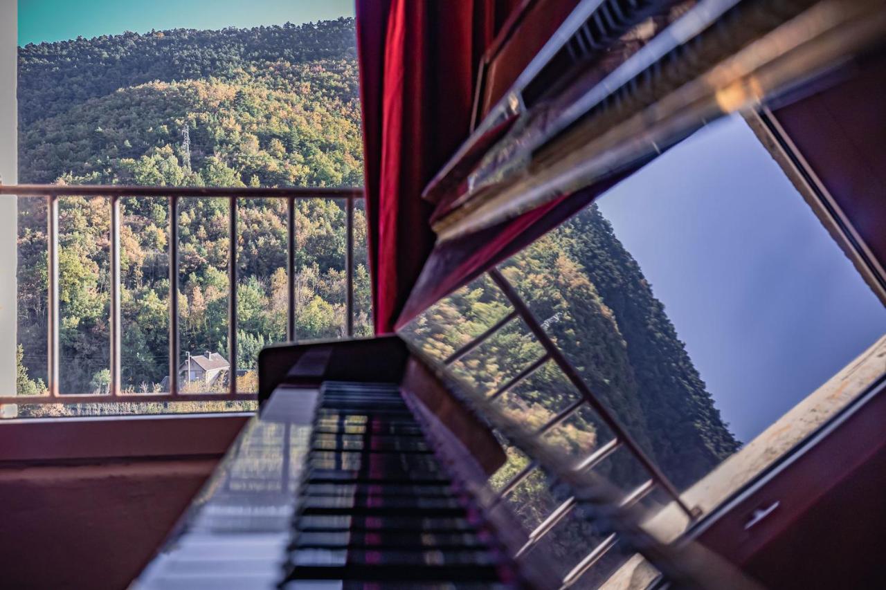 Sundrenched Relais De Poste In Serdinya Dış mekan fotoğraf